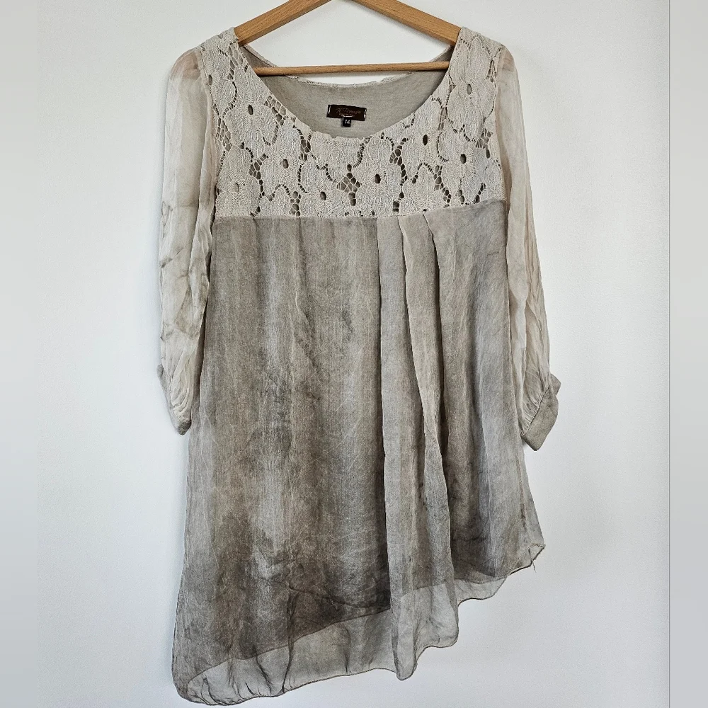 H Trend Italy 100% Silk Blouse Womens Medium Gray Whimsical Lace Floral Flowy - Picture 12 of 13